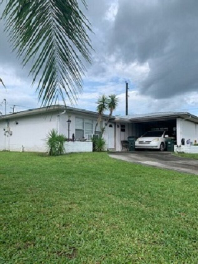 Foto principal - 6392 Sooner St