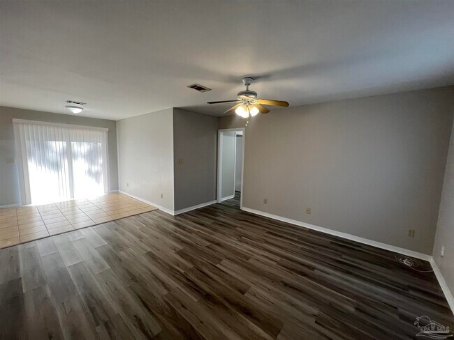Foto del edificio - 842 Amberway Dr