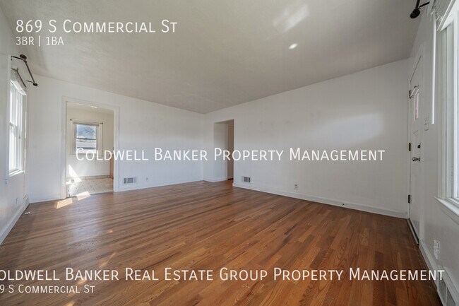 Building Photo - 869 S Commercial St