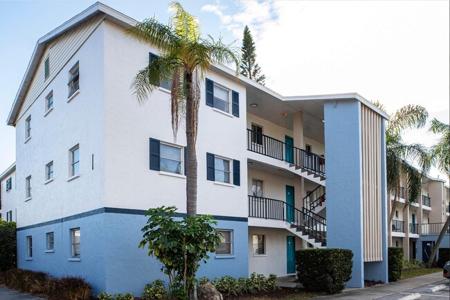 Building Photo - The Landings at Crystal Cove