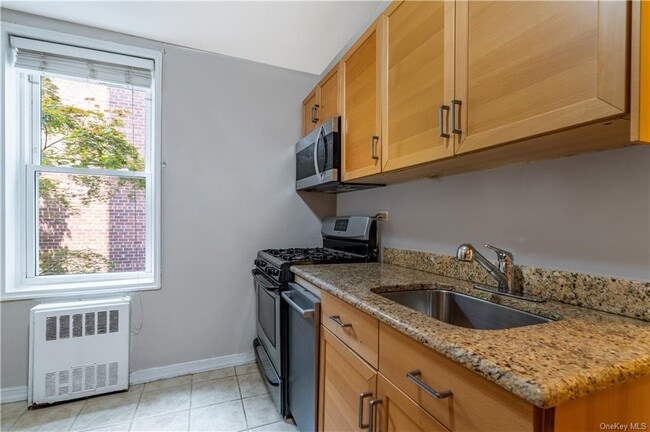 Building Photo - 5775 Mosholu Ave