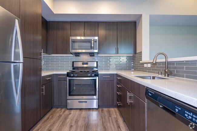 22C 2 habitaciones, 2 baños - 1118 pies cuadrados - Cocina - Canyon Ridge at Napa Junction
