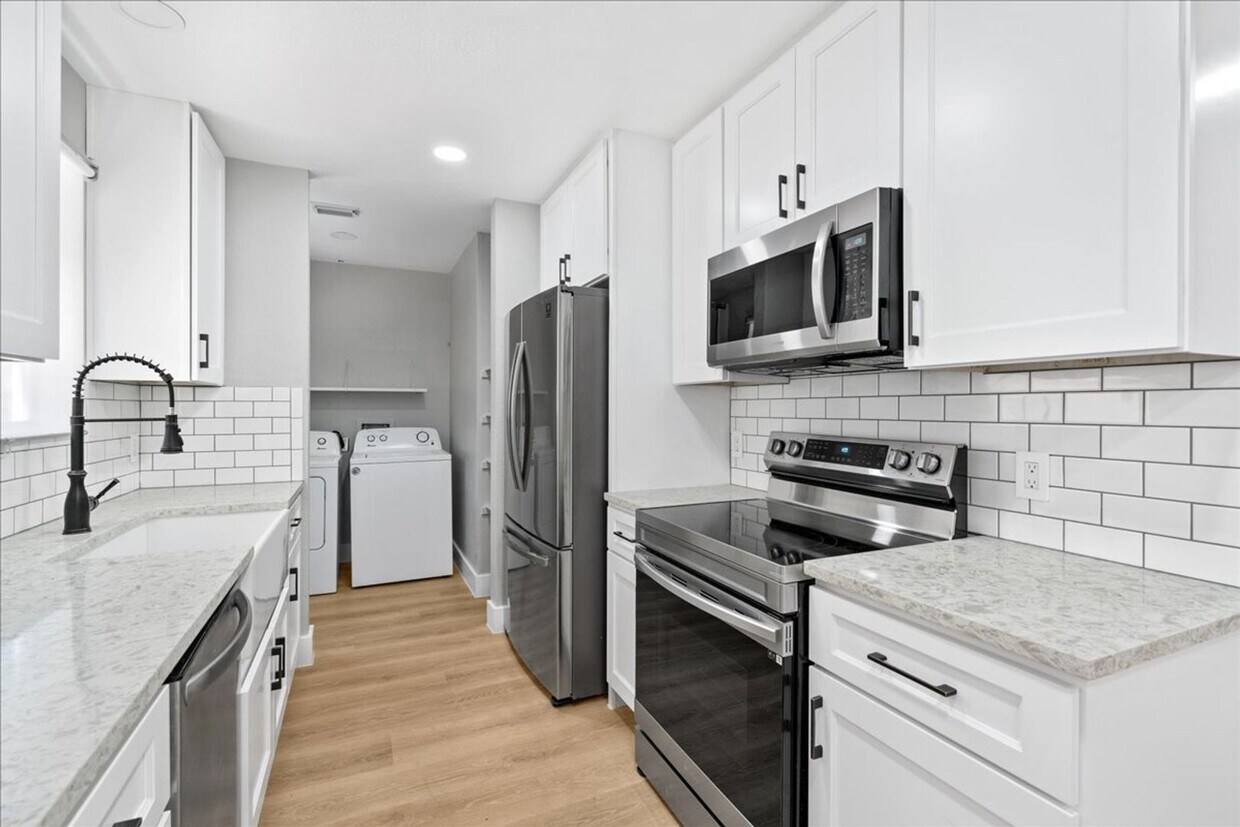 Primary Photo - 3107 E 13th St