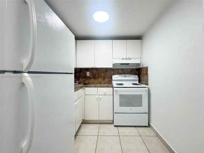 Foto del edificio - 606 W 81st St