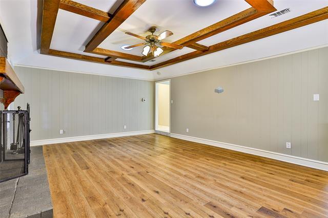 Building Photo - 2105 Cambridge Dr