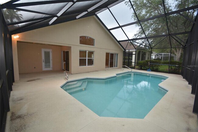 Building Photo - 11 Deerfield Ct