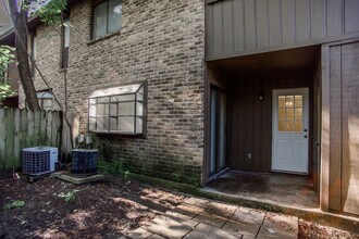 Building Photo - 813 Ranch Rd 12