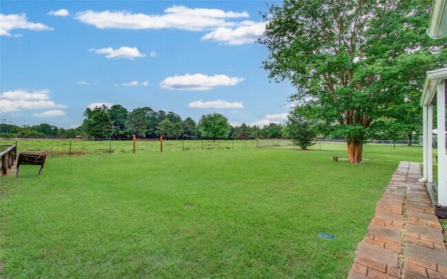 Building Photo - 15510 Cypress Garden Dr