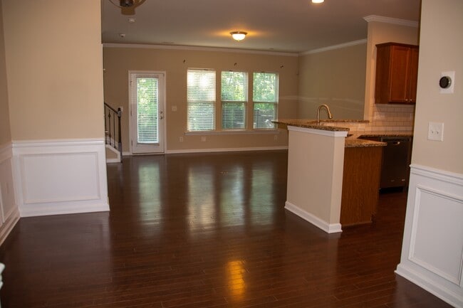 Foto del edificio - 122 Tuftin Dr