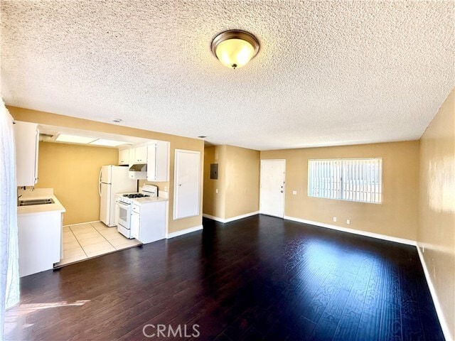 Foto del edificio - 901 N Dalton Ave