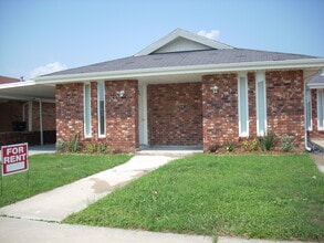 Building Photo - 8505 Valor Dr