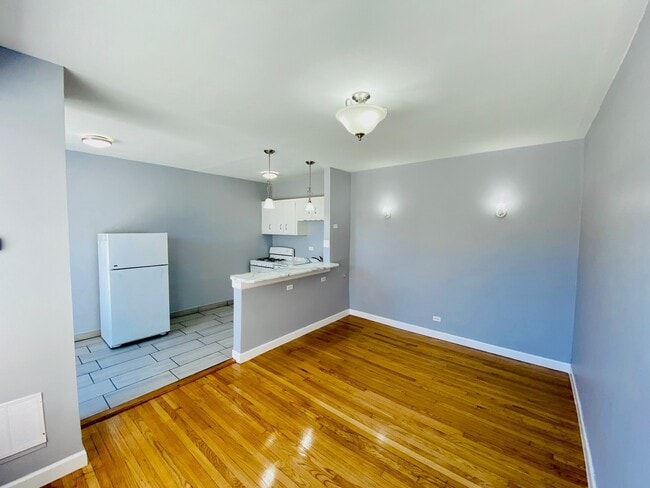 Building Photo - 4165 S Archer Ave
