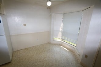 Building Photo - 5339 Lincoln Town Dr