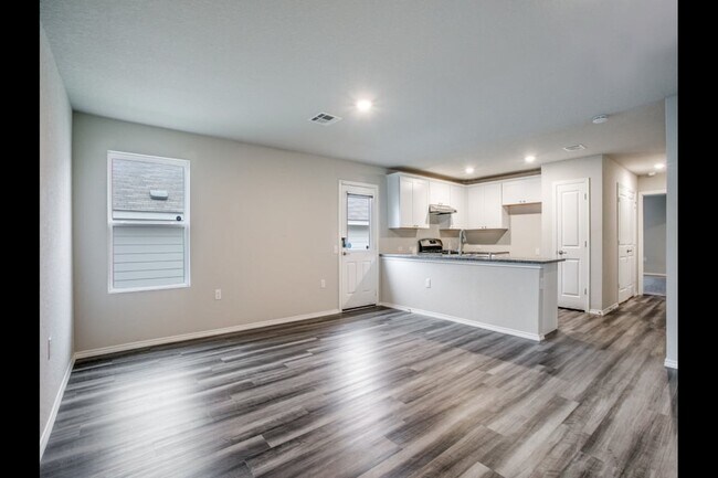 Foto del edificio - 5539 Midcrown Dr