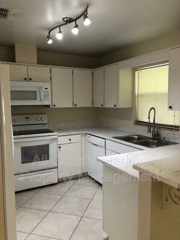 Building Photo - 5513 Park Hurst Dr