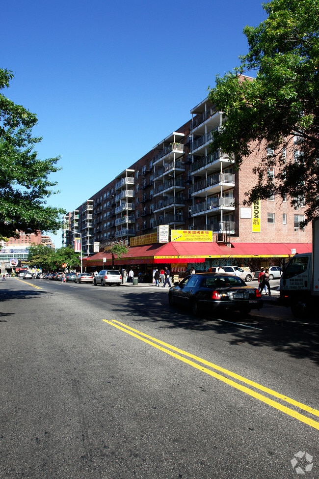 Building Photo - Park Regent Condominium
