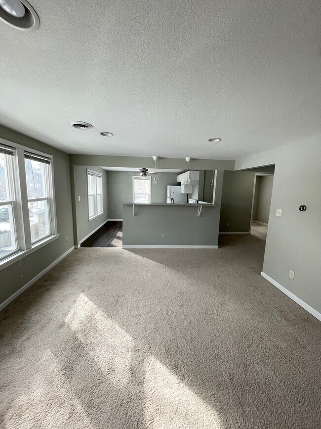 Living - 337 Prospect Ave