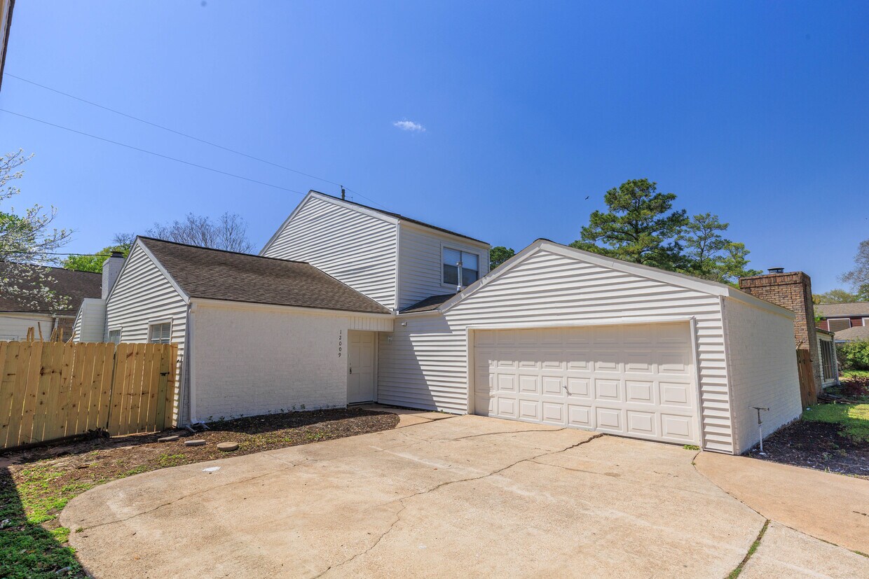 12009 Champion Forest Dr, Houston, TX 77066 House Rental in Houston
