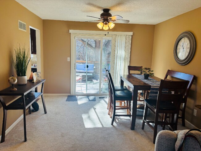 Foto del edificio - 10747 Oakmont St