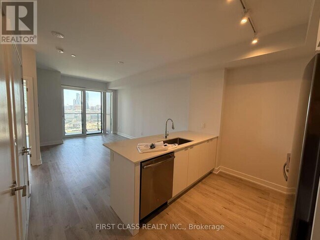 Building Photo - 430-430 Square One Dr