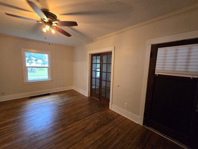 Building Photo - 2064 Independence Ave