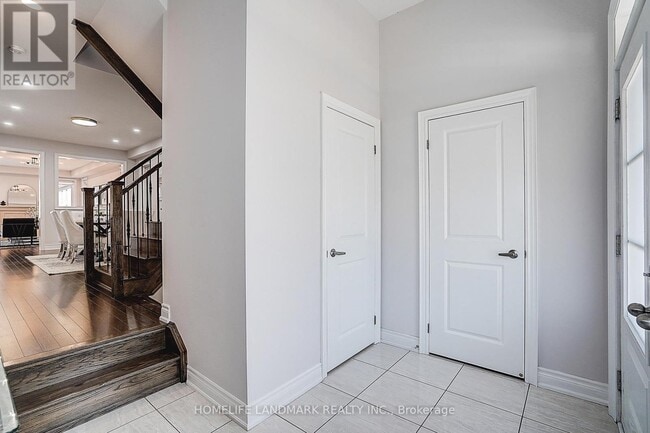 Building Photo - 42 Mallery St