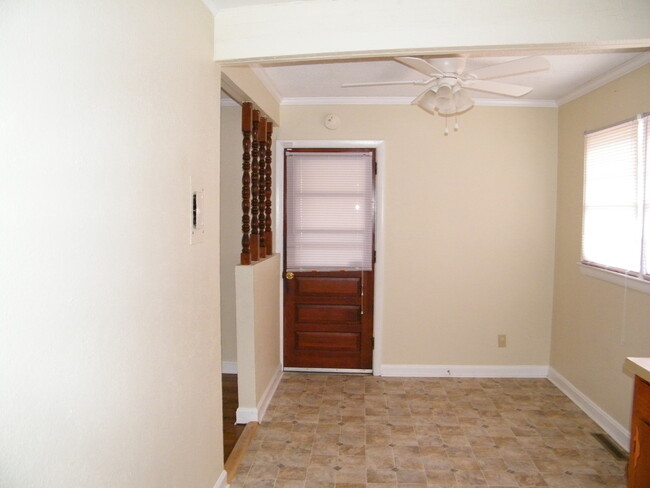 Foto del edificio - 914 W Oakland Ave