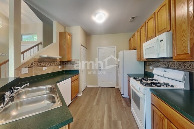 Building Photo - 1437 White Pine Ln