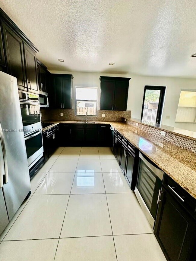 Foto del edificio - 9825 NW 86th Terrace
