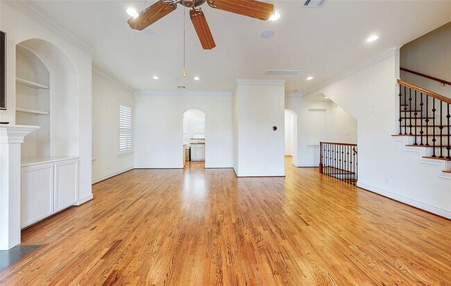 Building Photo - 11025 Sherwood Grv