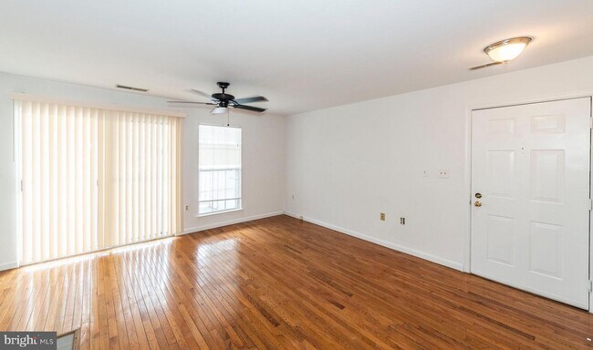 Building Photo - 3110 River Bend Ct