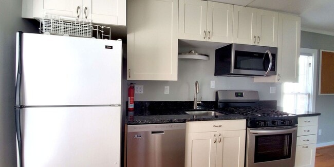 Building Photo - 411 N State St