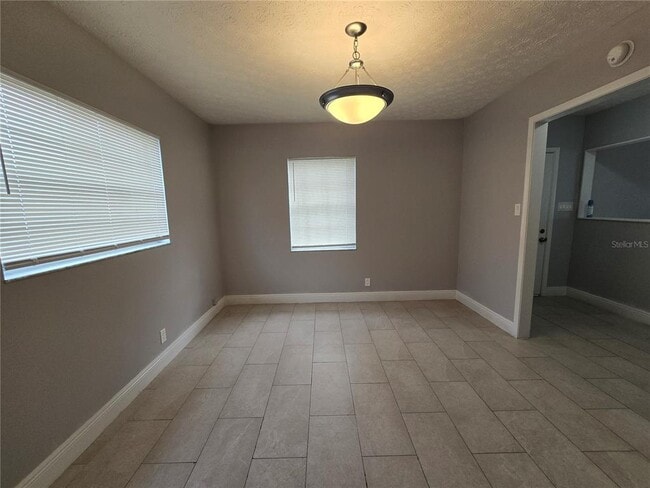 Building Photo - 2216 Tanglewood Way