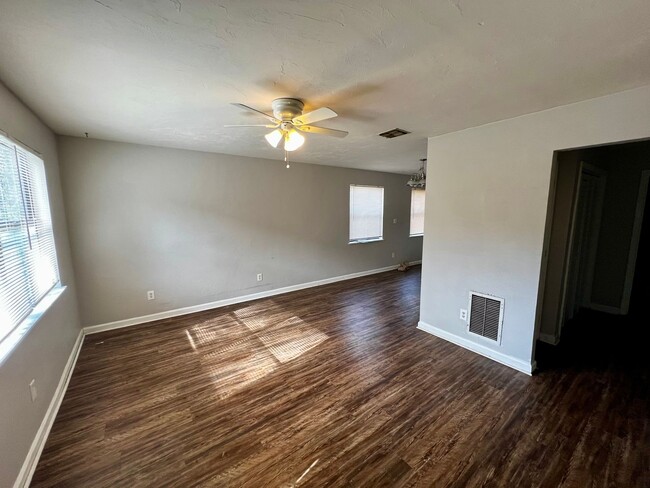 Building Photo - 2 Bedroom Close to FSU & TCC