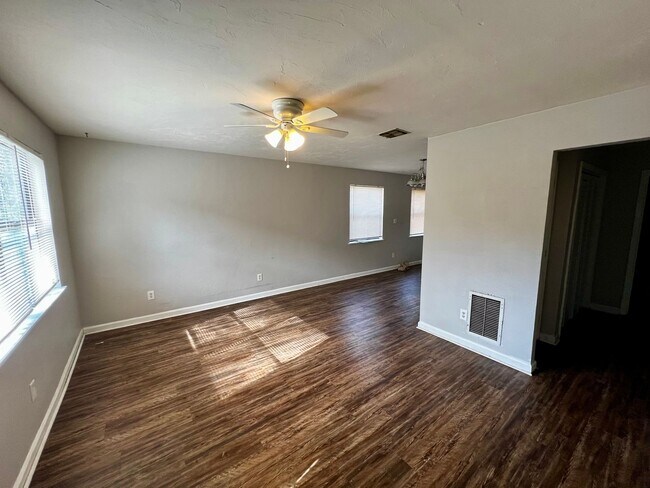 Foto del edificio - Spacious Two Bedroom- Close to FSU & TCC