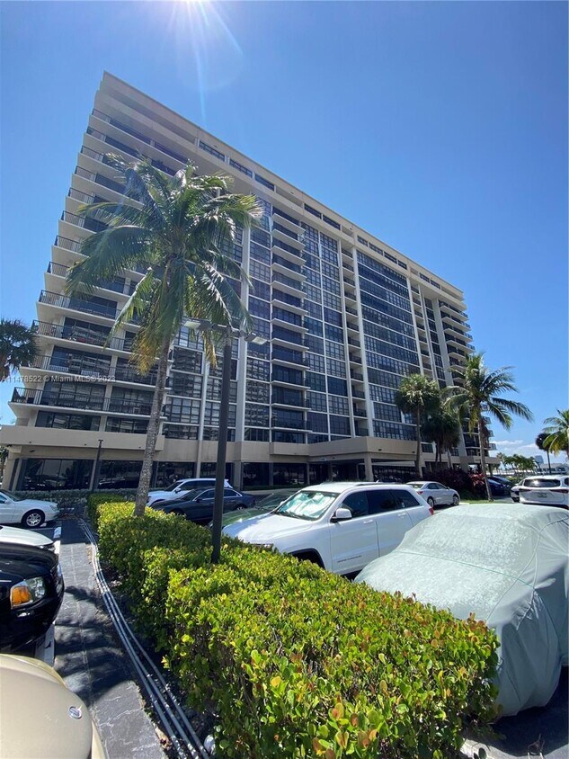 Foto principal - 2049 S Ocean Dr