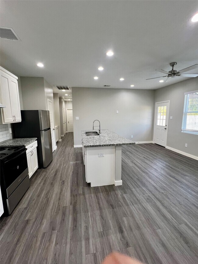 Foto del edificio - 9811 Leath St