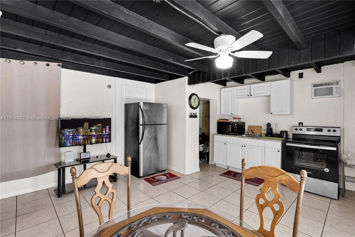 Building Photo - 1185 NW 118th St