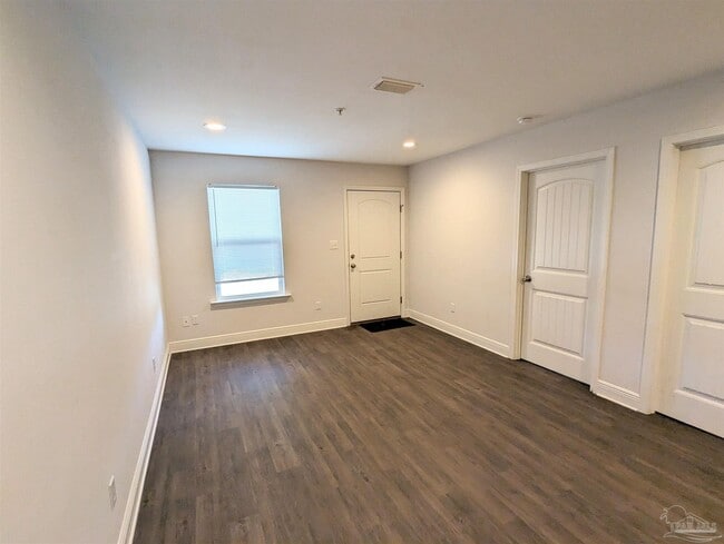 Building Photo - 313 N Navy Blvd