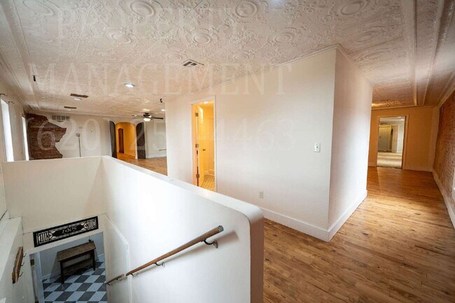 Foto del edificio - Beautifully Restored Downtown Caney, KS Apartment