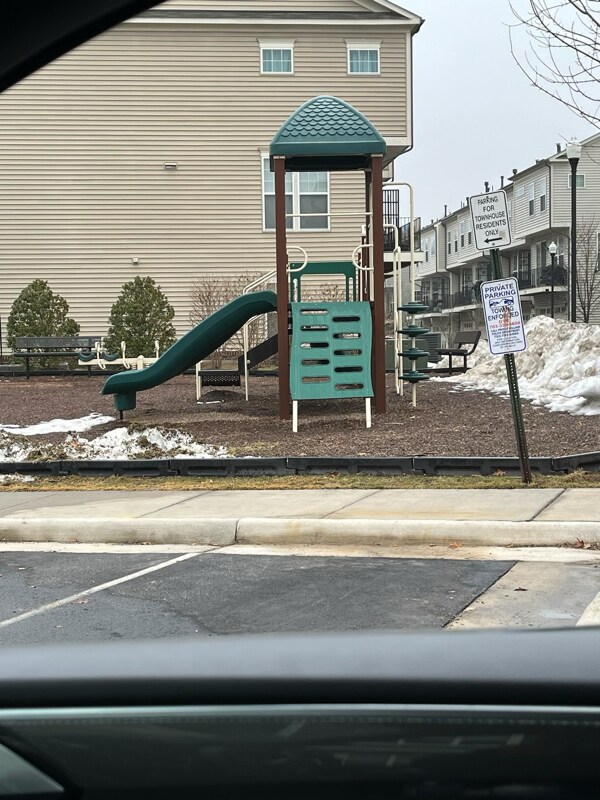 Foto del edificio - 9035 Connor House Rd