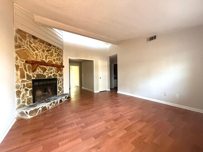 Foto del edificio - 4101 Hawthorne Cir