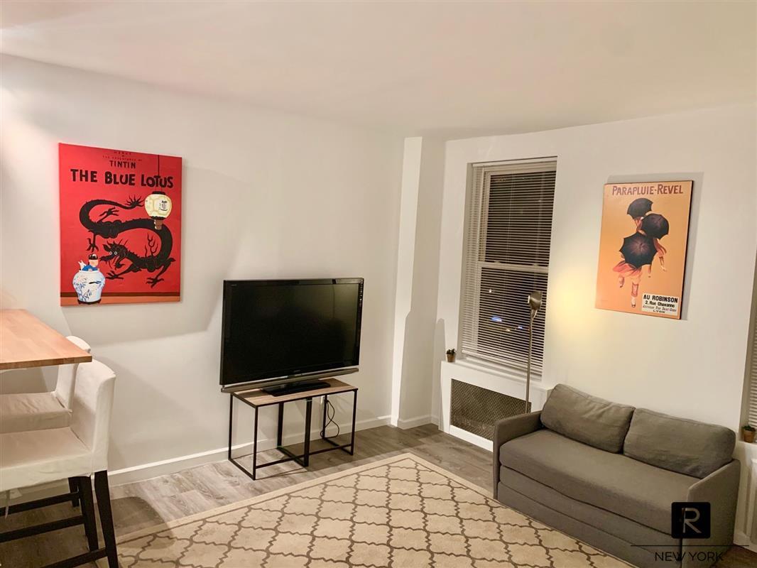 Foto principal - 491 West 22nd Street