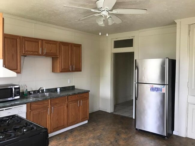 Building Photo - Available July 2026 - 4 Bedroom Home w/ Off-street Parking and Spacious Deck!