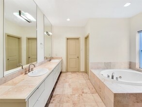 Building Photo - 321 E 20th St