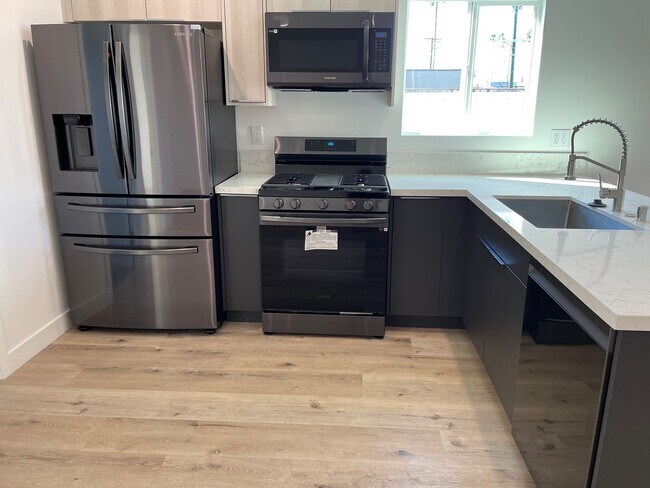 Foto del edificio - 1 Month Free! Spacious 3 Bedroom 3.5 Bath ...