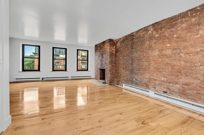 Building Photo - 211 Seventh Avenue