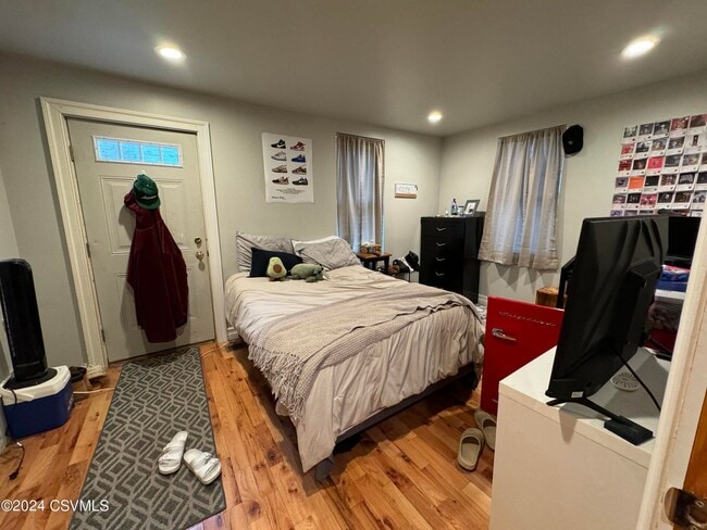 Room 1 - 13 E 3rd St