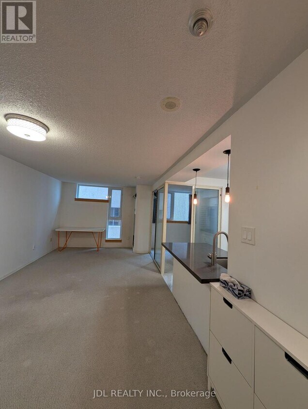 Building Photo - 1055 Bay St.