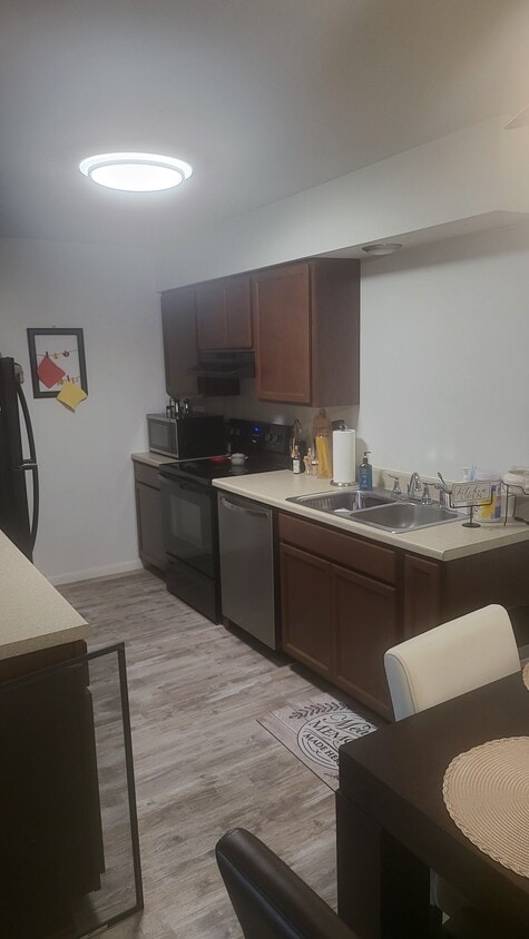 Building Photo - 1002 Shagbark Rd